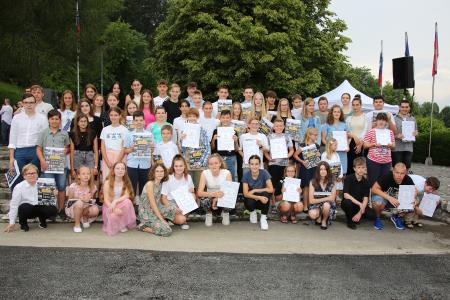 Foto Studio Litija - učenci vpisani v knjigo najboljših dosežkov